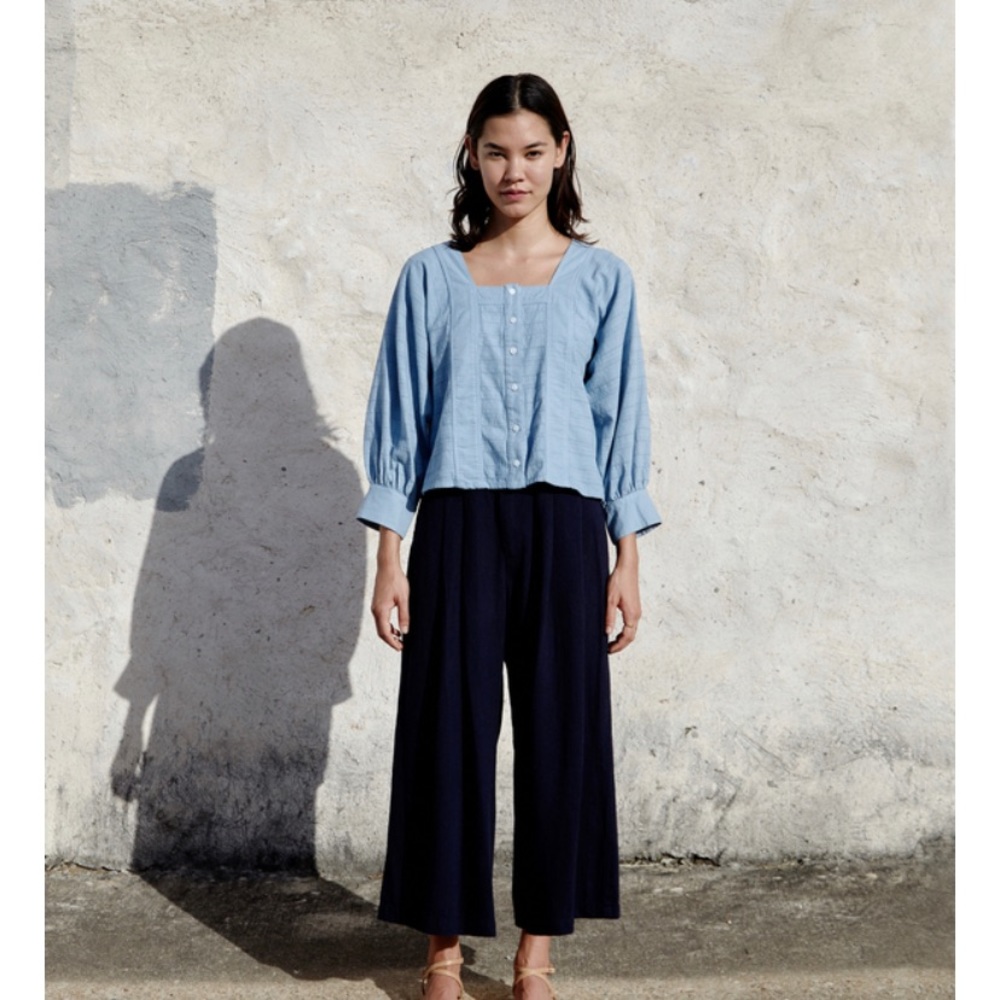 ✨ISO✨Esby Bella Top